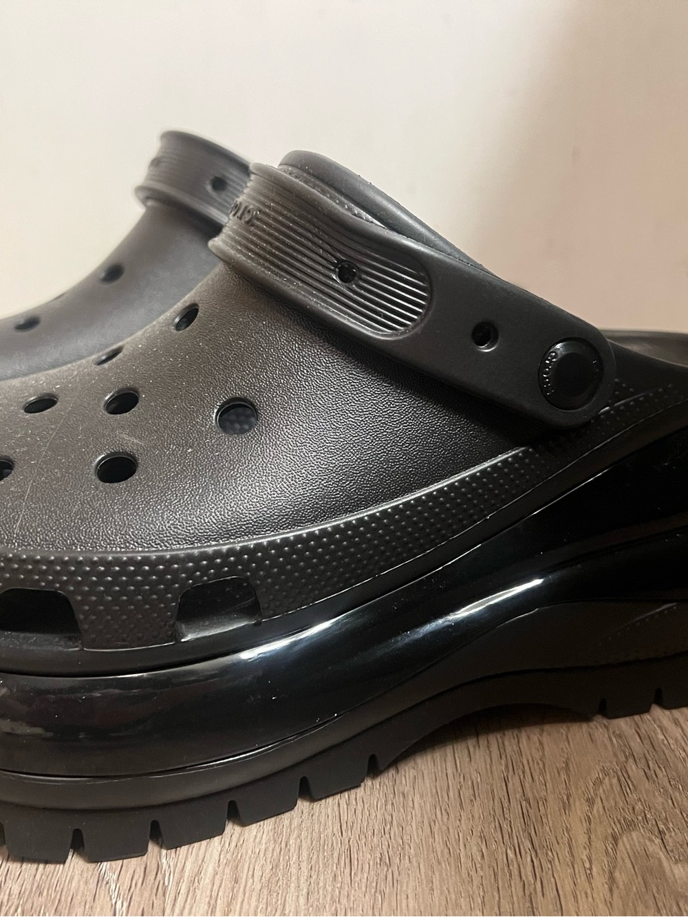 NWOT platform crocs